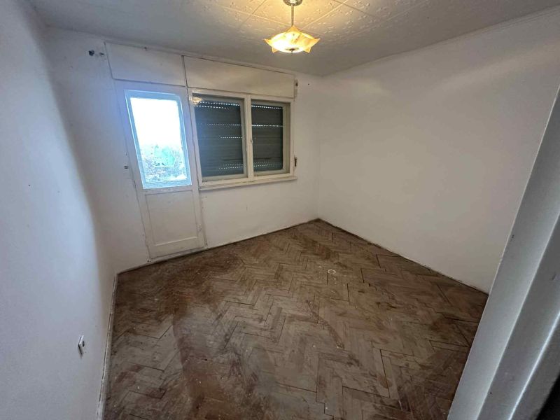 Apartament 3 camere + 2 băi | 2 balcoane | De renovat | Et. 4/4 cu acoperiș | Cartier MV1