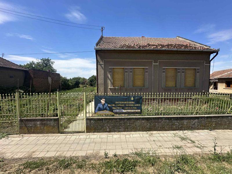 DE VÂNZARE – CASĂ CU TEREN GENEROS ÎN CAREI, STRADA CĂPLENILOR 🏡
